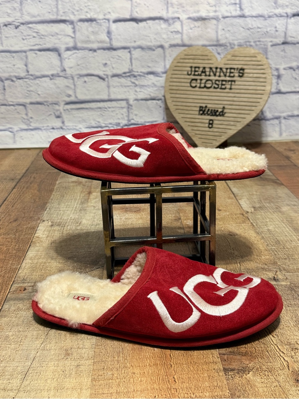 UGG SCUFF LOGO RED WHITE SLIP ON SLIPPER US 11/ EU 44 / UK 10